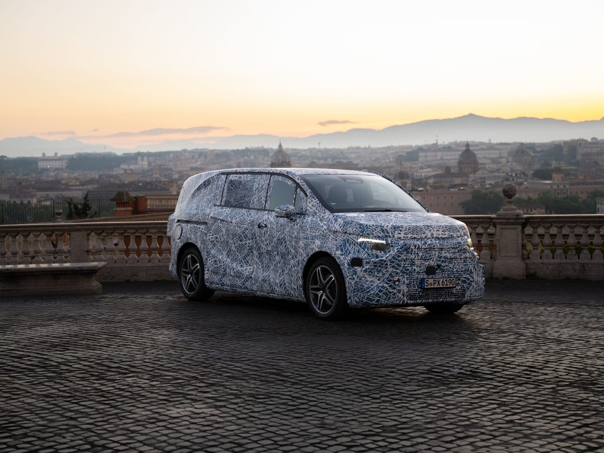 Mercedes’ New Electric Vans Are Like an S-Class With Sliding Doors